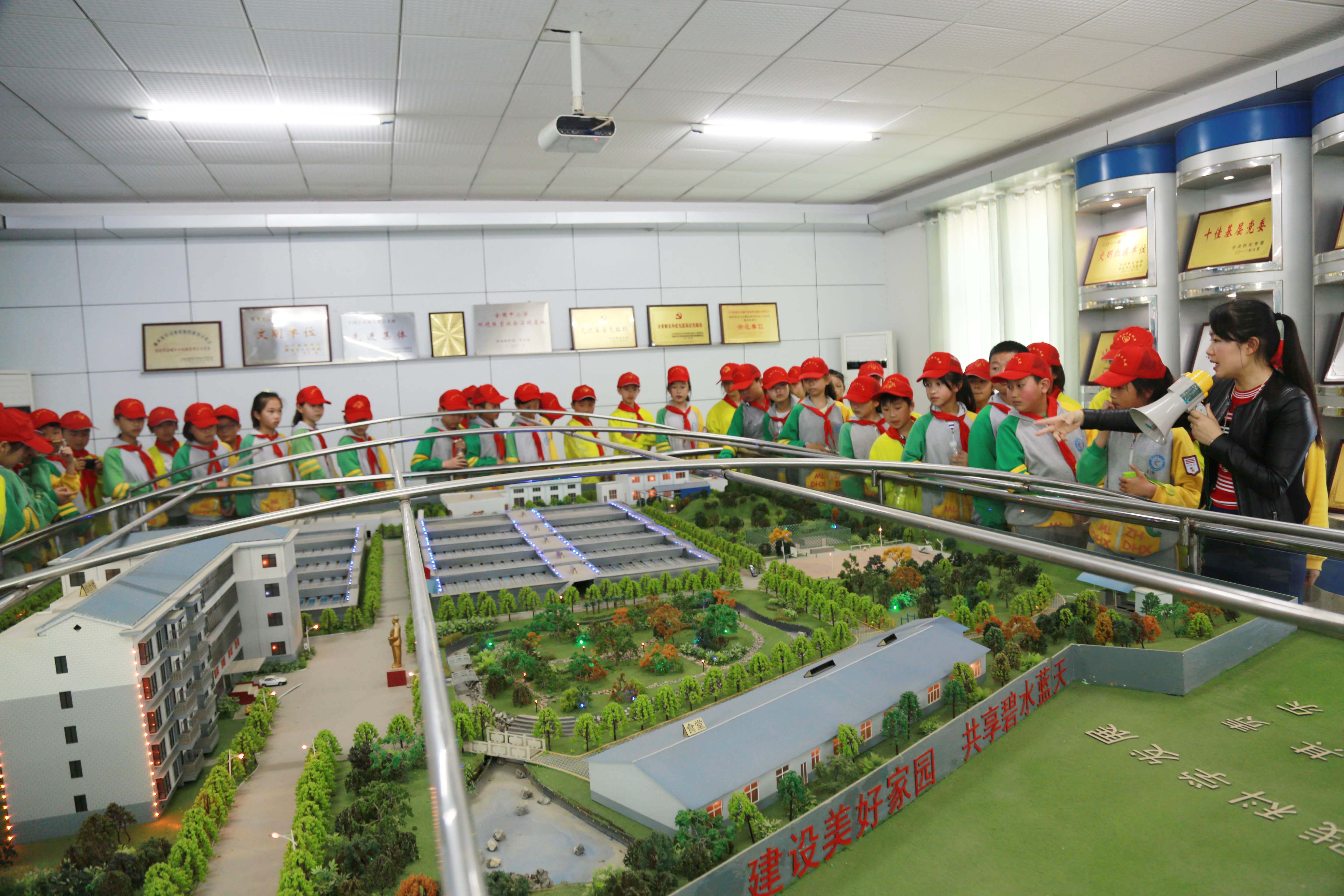 城管进校园 宏宇小学参观市污水处理有限ky平台-ky平台（中国）.jpg